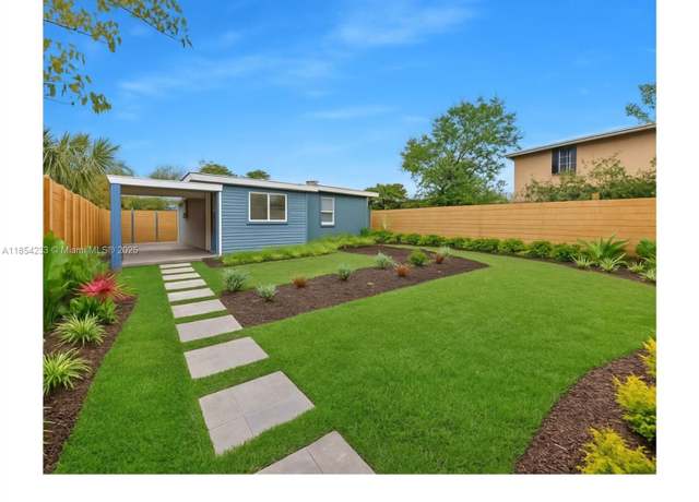 Property at 108 SE 23rd St, Fort Lauderdale, FL 33316, 7 beds, 7 baths