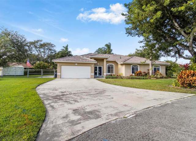 Property at 18821 SW 297th St, Homestead, FL 33030, 4 beds, 2.5 baths