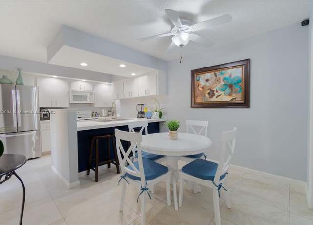 Property at 3106 31st Way, West Palm Beach, FL 33407, 2 beds, 2.5 baths