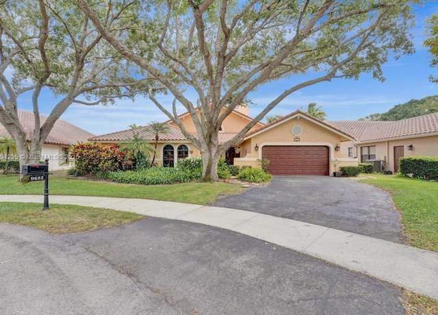 Property at 9682 Ridgecrest Ct, Davie, FL 33328, 4 beds, 2 baths