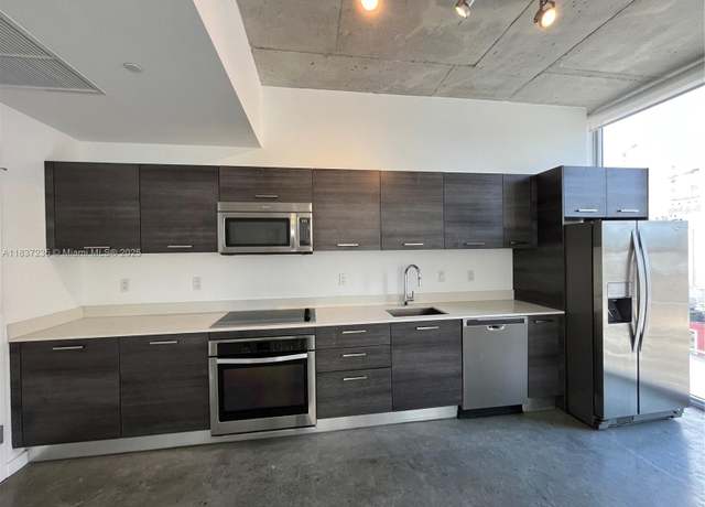 Property at 151 SE 1st St #902, Miami, FL 33131, 2 beds, 1 bath