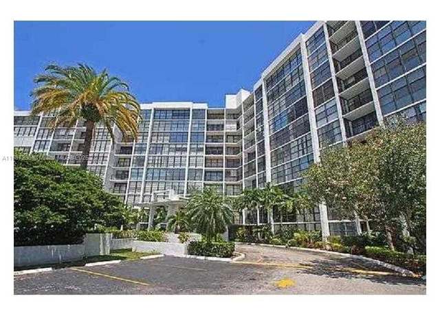 Property at 800 Parkview Dr #622, Hallandale Beach, FL 33009, 2 beds, 1.5 baths