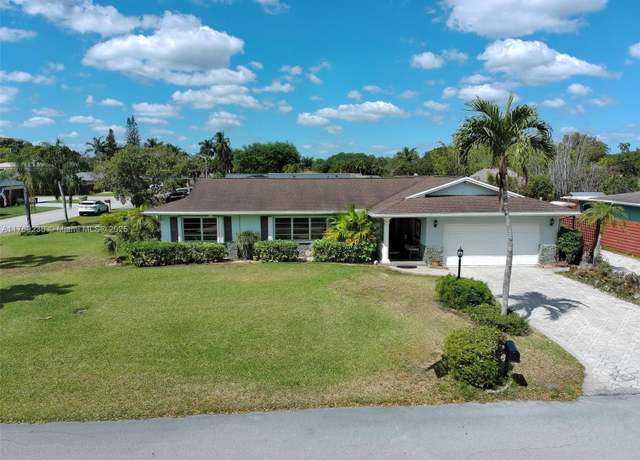 Property at 2525 SW 86th Ave, Davie, FL 33324, 3 beds, 2 baths