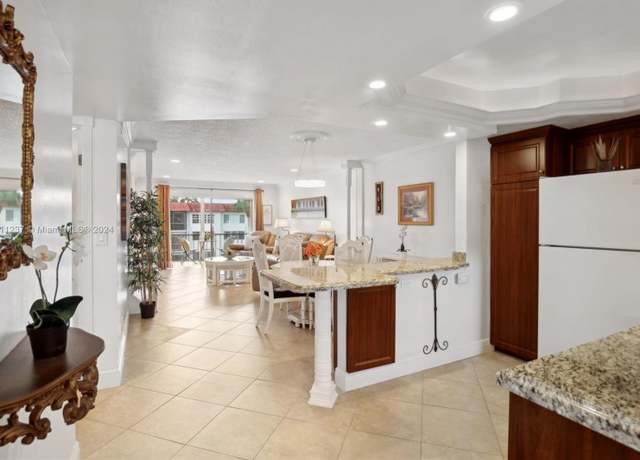 Property at 8960 S Hollybrook Blvd #308, Pembroke Pines, FL 33025, 2 beds, 2 baths