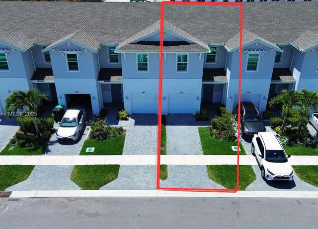 Property at 846 SE Grovebush Ln, Port St. Lucie, FL 34984, 3 beds, 2.5 baths