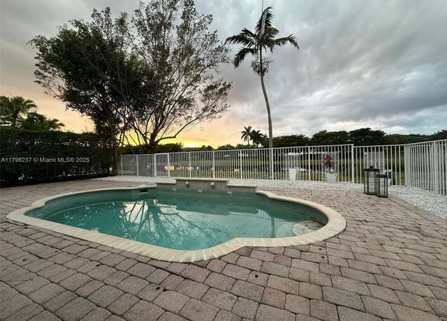 Property at 1048 SE Sunflower Cir, Weston, FL 33327, 7 beds, 4 baths