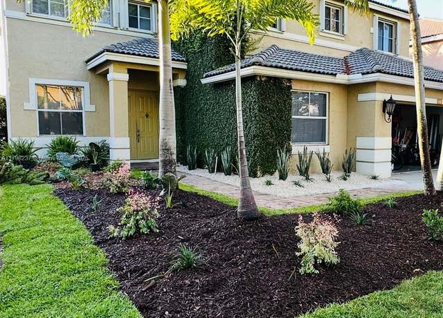 Property at 1048 SE Sunflower Cir, Weston, FL 33327, 7 beds, 4 baths