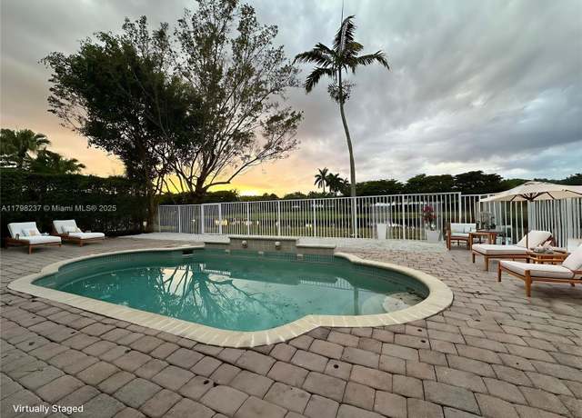 Property at 1048 SE Sunflower Cir, Weston, FL 33327, 7 beds, 4 baths