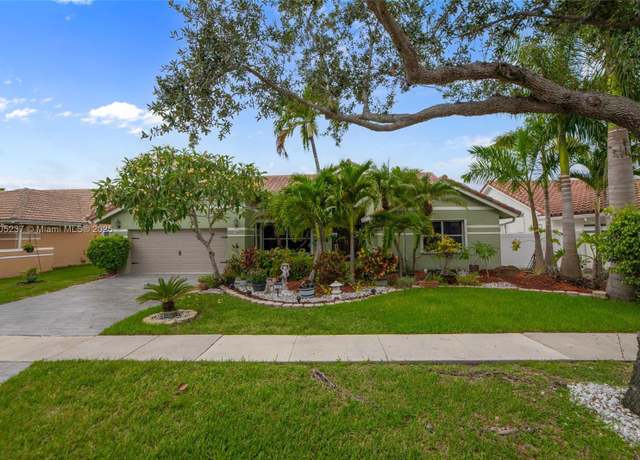 Property at 596 NW 164th Ave, Pembroke Pines, FL 33028, 4 beds, 2.5 baths