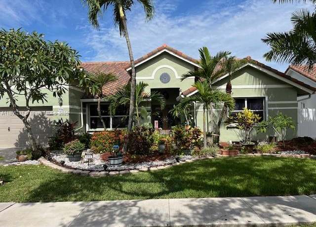Property at 596 NW 164th Ave, Pembroke Pines, FL 33028, 4 beds, 2.5 baths