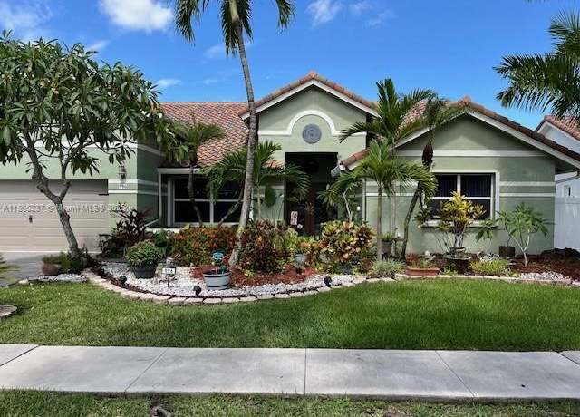 Property at 596 NW 164th Ave, Pembroke Pines, FL 33028, 4 beds, 2.5 baths