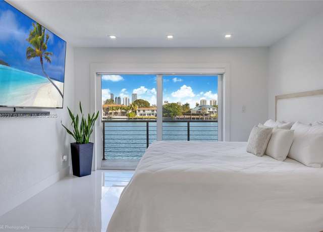 Property at 16479 NE 27th Pl #16, North Miami Beach, FL 33160, 2 beds, 2.5 baths
