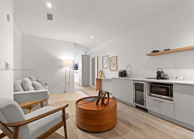 Property at 229 SW 9th St #608, Miami, FL 33130, 1 bath