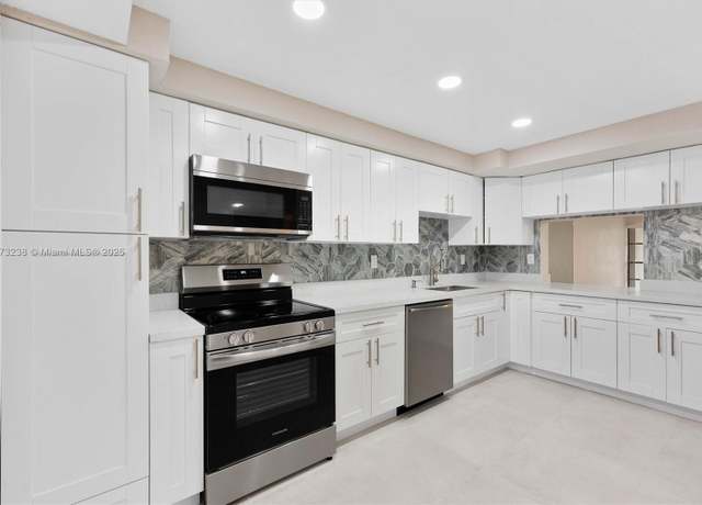 Property at 6563 Racquet Club Dr #124, Lauderhill, FL 33319, 3 beds, 2.5 baths