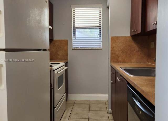 Property at 7095 NW 179th St #206, Hialeah, FL 33015, 1 bed, 1 bath
