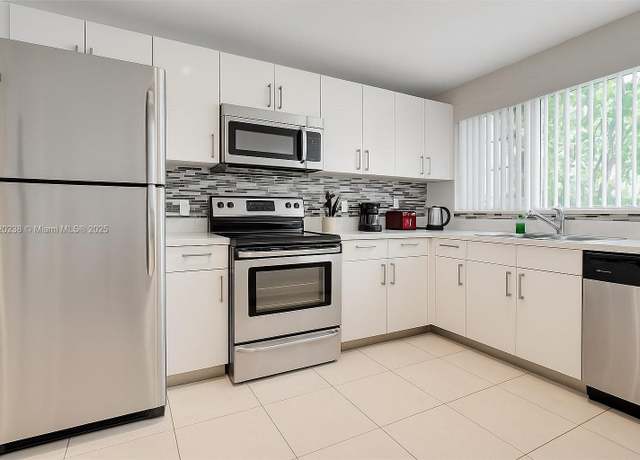 Property at 950 NE 199th St Unit 2H, Miami, FL 33179, 2 beds, 2 baths