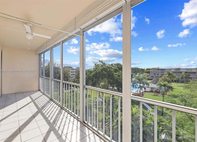 Property at 4650 Washington St #504, Hollywood, FL 33021, 1 bed, 1.5 baths