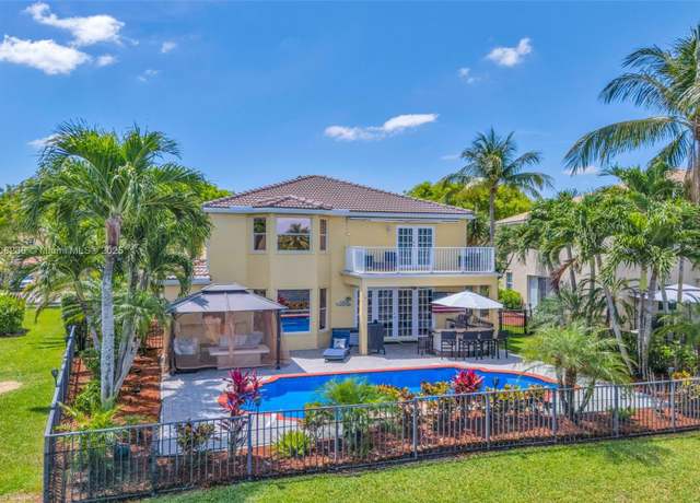 Property at 9003 Alexandra Cir, Wellington, FL 33414, 5 beds, 2.5 baths