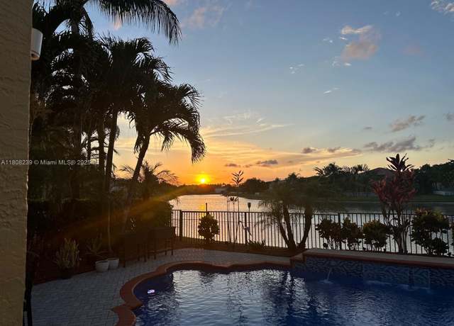 Property at 9003 Alexandra Cir, Wellington, FL 33414, 5 beds, 2.5 baths