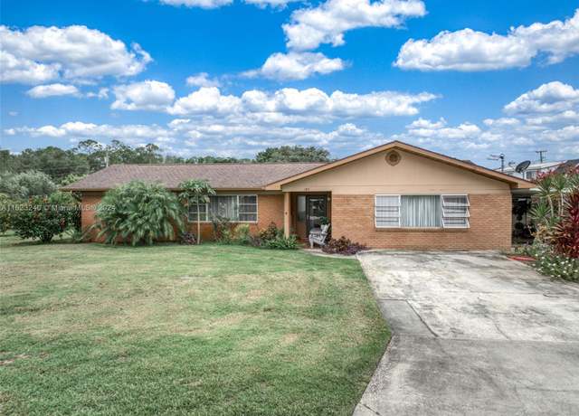Property at 195 Lake Drive Blvd, Sebring, FL 33875, 3 beds, 2 baths