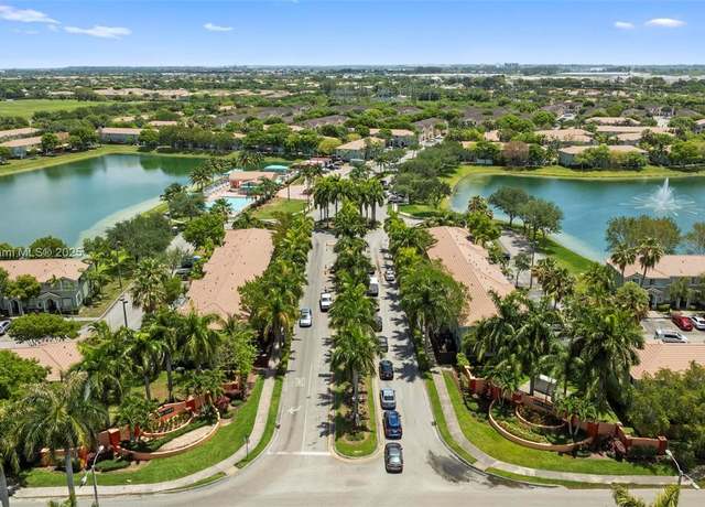 Property at 1458 SE 24th Ct #353, Homestead, FL 33035, 3 beds, 2.5 baths