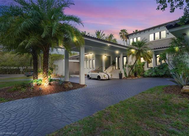 Property at 7460 SW 179th St, Palmetto Bay, FL 33157, 5 beds, 4.5 baths