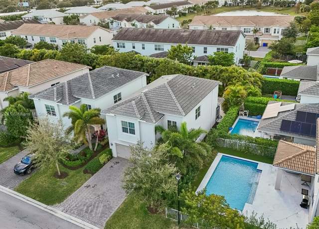 Property at 1402 Myrtle Oak Ter, Hollywood, FL 33021, 3 beds, 2.5 baths