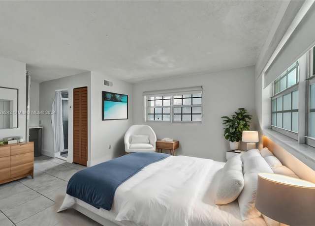 Property at 30 SW 11th Ave #9, Miami, FL 33130, 1 bed, 1.5 baths