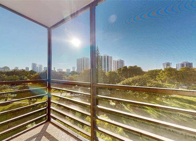 Property at 20500 W Country Club Dr #509, Aventura, FL 33180, 1 bed, 1.5 baths