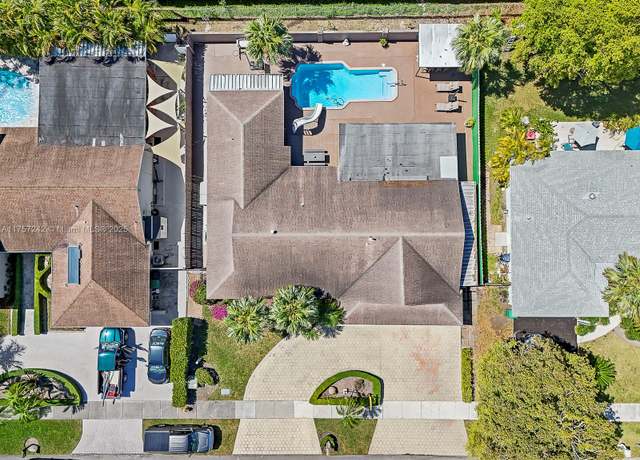 Property at 9512 SW 118th Pl, Miami, FL 33186, 4 beds, 2 baths