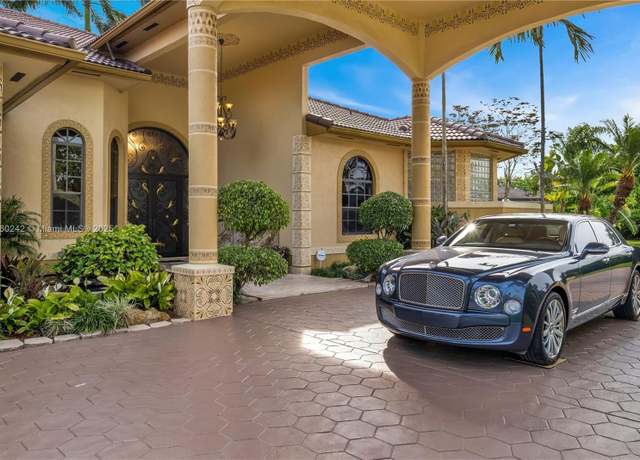 Property at 29482 SW 193rd Ct, Homestead, FL 33030, 4 beds, 5 baths