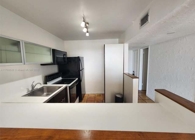 Property at 1228 West Ave #909, Miami Beach, FL 33139, 1 bed, 1.5 baths