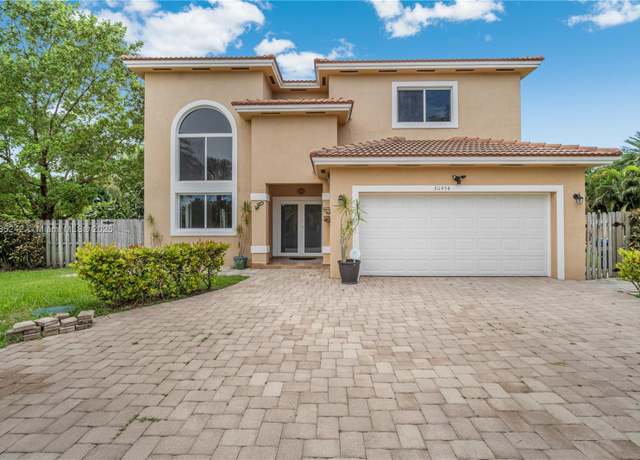 Property at 30454 SW 195th Ave, Homestead, FL 33030, 5 beds, 4 baths