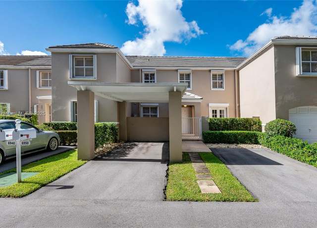 Property at 6950 SW 54th St, Miami, FL 33155, 2 beds, 2.5 baths