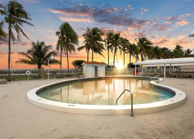 Property at 2899 Collins Ave #1638, Miami Beach, FL 33140, 1 bed, 1 bath