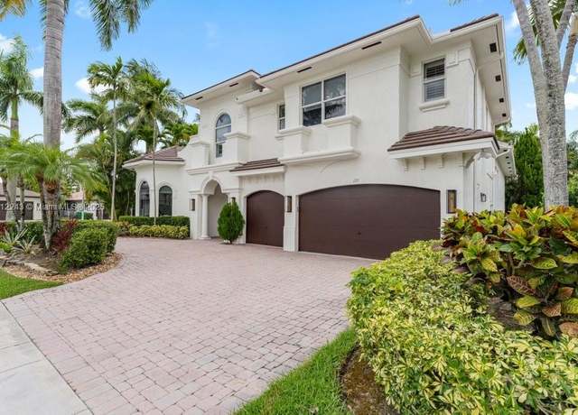 Property at 127 Swan Ave, Plantation, FL 33324, 5 beds, 4.5 baths