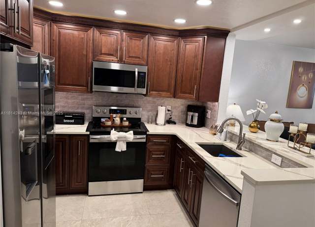 Property at 7100 NW 17th St #404, Plantation, FL 33313, 1 bed, 1.5 baths