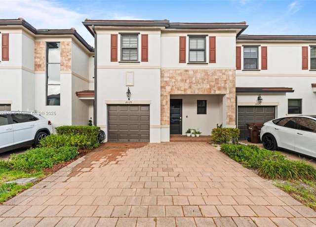 Property at 10129 W 32nd Ln, Hialeah, FL 33018, 3 beds, 2.5 baths