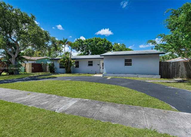 Property at 811 Evergreen Dr, Lake Park, FL 33403, 3 beds, 2 baths