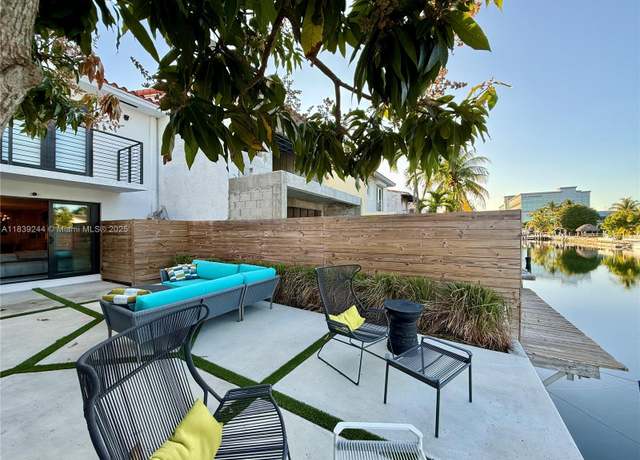 Property at 1945 NE 123rd St, North Miami, FL 33181, 2 beds, 2.5 baths