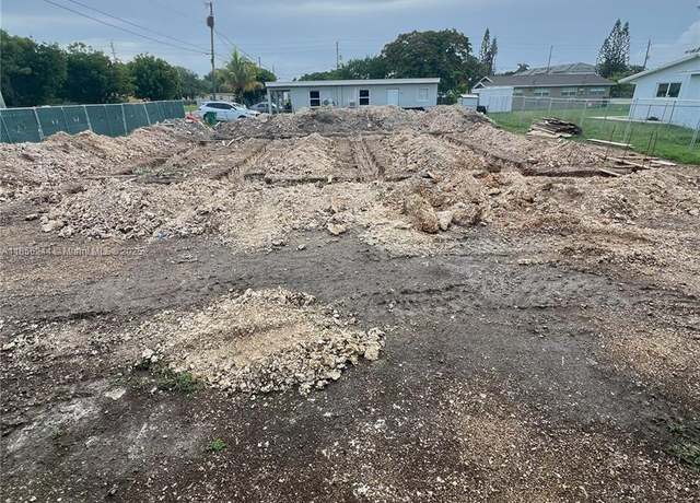 Property at 564 NW 12th St, Florida City, FL 33034, 3 beds, 2 baths