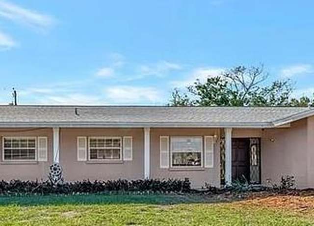 Property at 2916 Woodcrest Dr, Sarasota, FL 34239, 3 beds, 2 baths