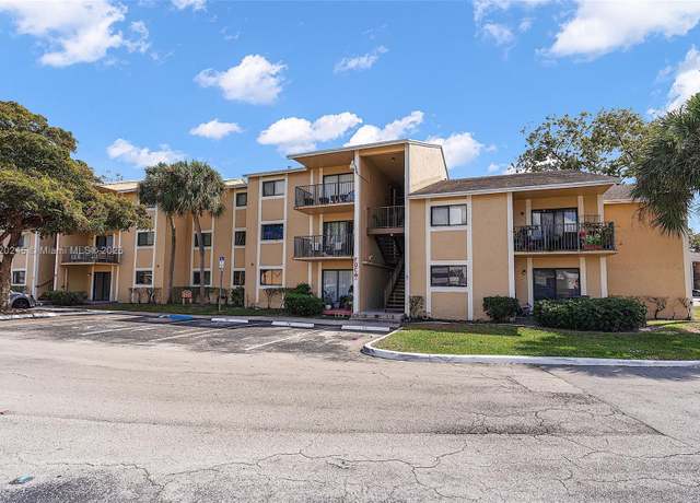 Property at 251 W Palm Cir W #207, Pembroke Pines, FL 33025, 2 beds, 1 bath