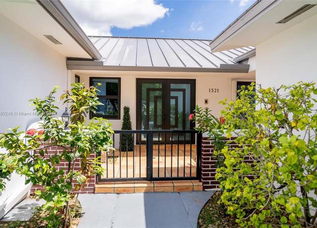 Property at 1321 SW 84th Ct, Unincorporated Dade, FL 33144, 5 beds, 4 baths
