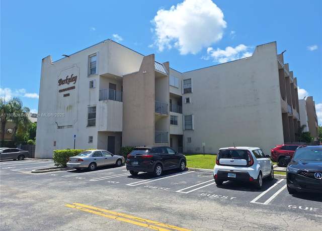 Property at 10900 SW 104th St #121, Miami, FL 33176, 2 beds, 1.5 baths