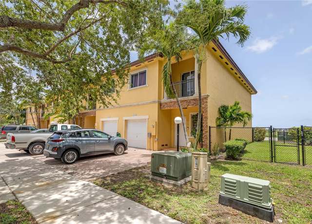 Property at 22947 SW 112th Ct, Miami, FL 33170, 4 beds, 2.5 baths
