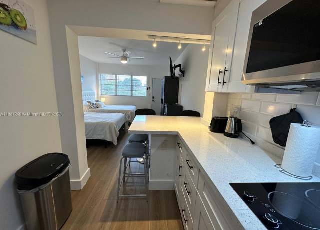 Property at 26 Diplomat Pkwy #2214, Hallandale Beach, FL 33009, 1 bed, 1 bath
