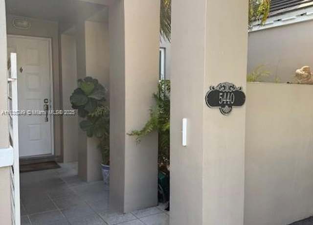 Property at 5440 SW 70th Pl N, Miami, FL 33155, 3 beds, 2.5 baths