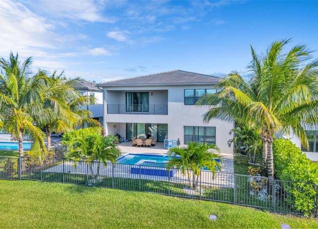 Property at 17521 Sparkling River Rd, Boca Raton, FL 33496, 5 beds, 5 baths