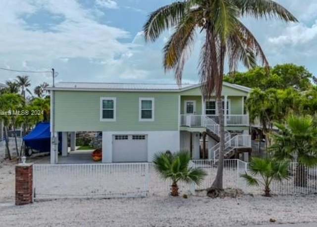 Property at 121 Venetian Dr, Islamorada, FL 33036, 3 beds, 2 baths
